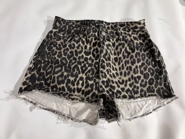PrettyLittleThing Leopard Print Frayed Denim Skirt Size US 6