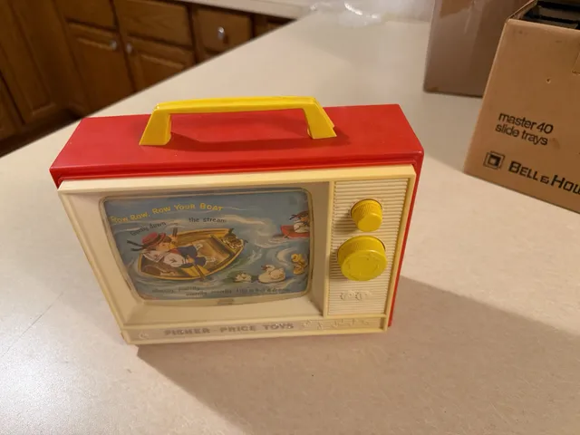 Fisher Price Two Tune Giant Screen Music Box TV 114 London Bridge