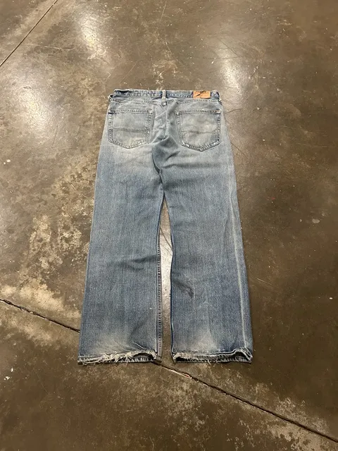 Y2K Bootcut Hollister Jeans Size 34 x 32 Distressed Light Wash Denim