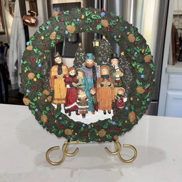 Vintage Brinn's Caroler Wreath Christmas Wall Hanging Resin 12”