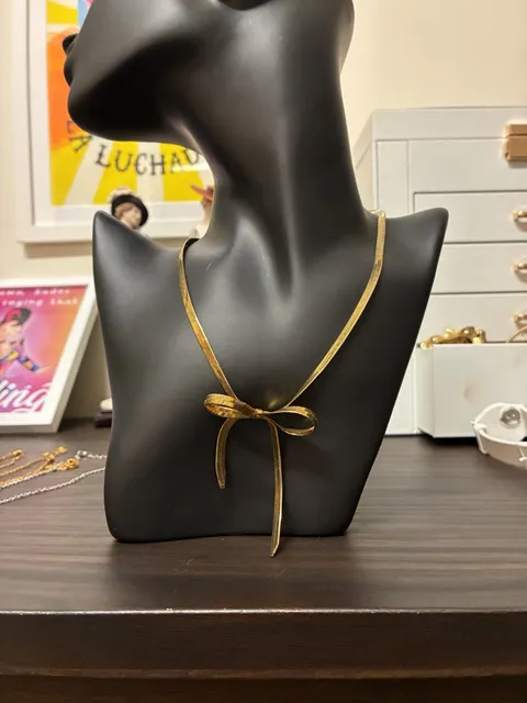 Avon Gold Tone Herringbone Bow Necklace