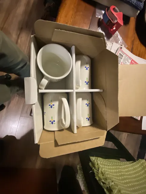 Avon Fresh Flower Coffee Mugs Set of 4 1987 in Box
