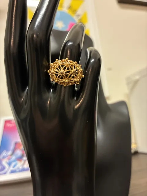 Vintage 1970s Gold Tone Filigree Flower Dome Statement Ring