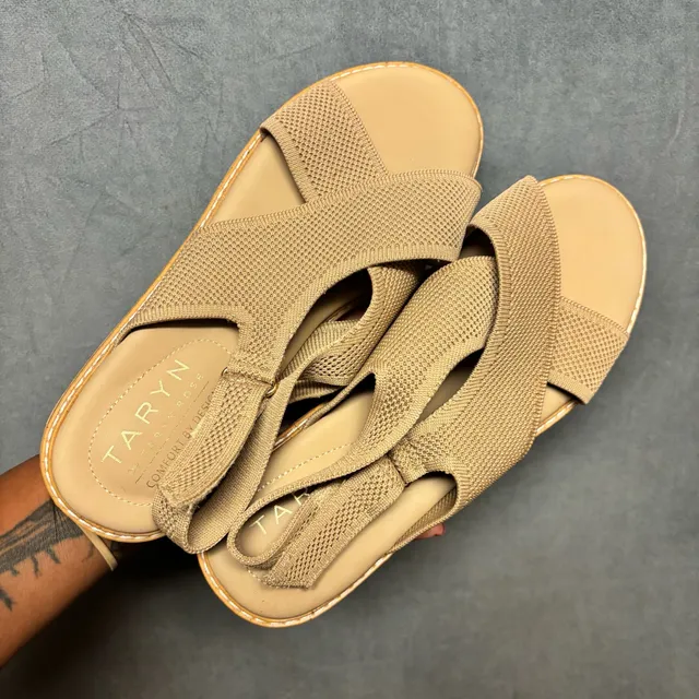 Taryn by Taryn Rose Sandals Size 10 Beige Knit Flatform Slingback