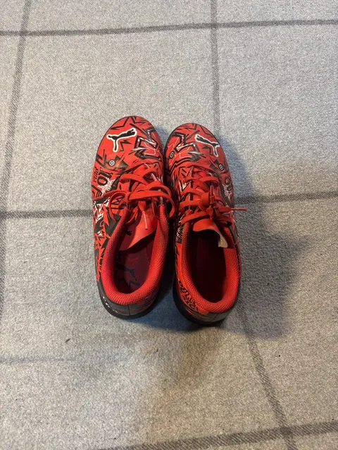 Puma Soccer Shoes Size 4 Red Black Turf Cleats 107492-01