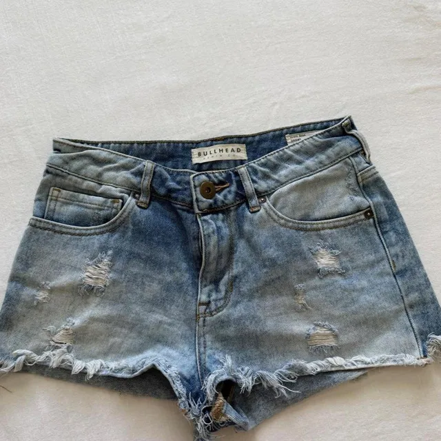 Bullhead Denim Co. High Rise Shorts Size 5 Distressed Light Wash