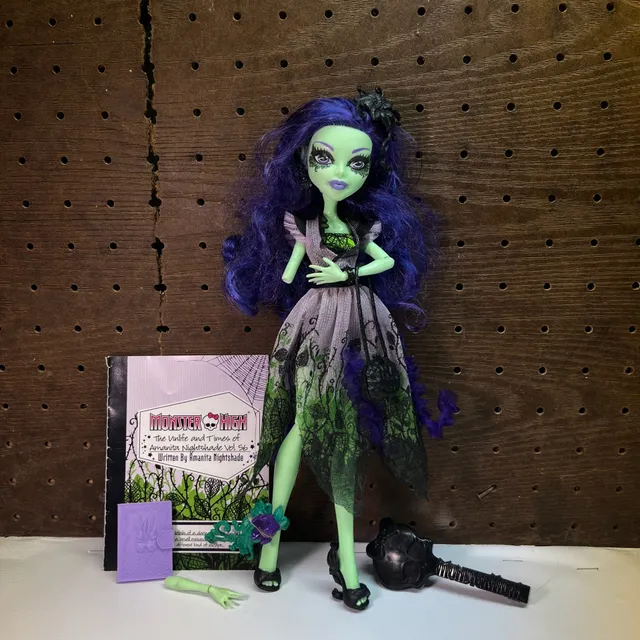 Monster High Gloom And Bloom Amanita Nightshade
