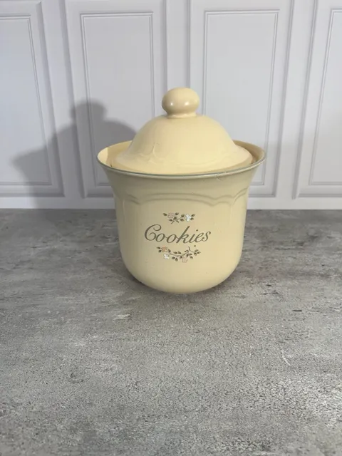 Pfaltzgraff Folk Art Cookie Jar Canister 2.25 QT