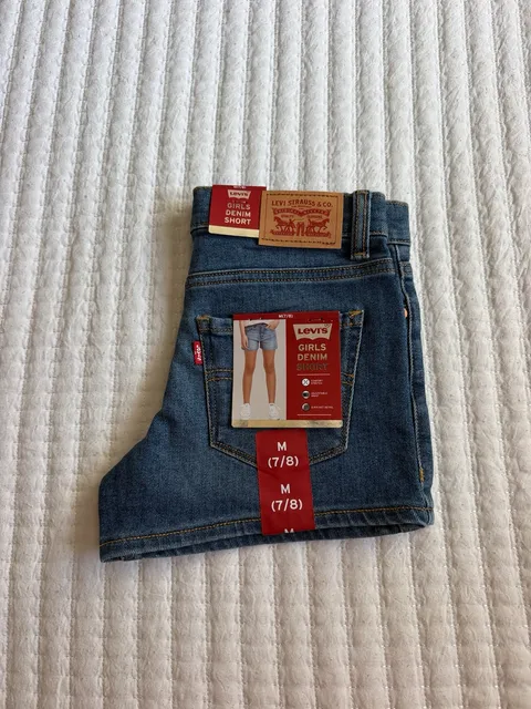 Levi's Girlfriend Short Size M 7/8 Athens Without Destruction