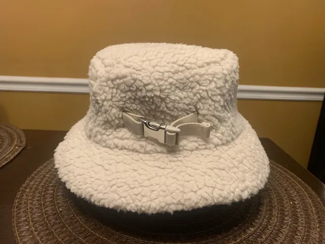 Lululemon Textured Fleece Bucket Hat Size S/M White Sherpa