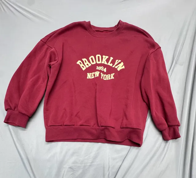 Dazy Brooklyn New York Sweatshirt Size M Red Crewneck Pullover