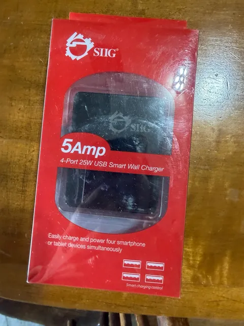 Tzumi Worlds Fastest Smart Charger NEW Tumi