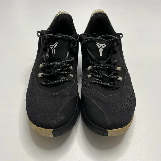NIKE KOBE MAMBA FURY BLACK & WHITE SIZE 12