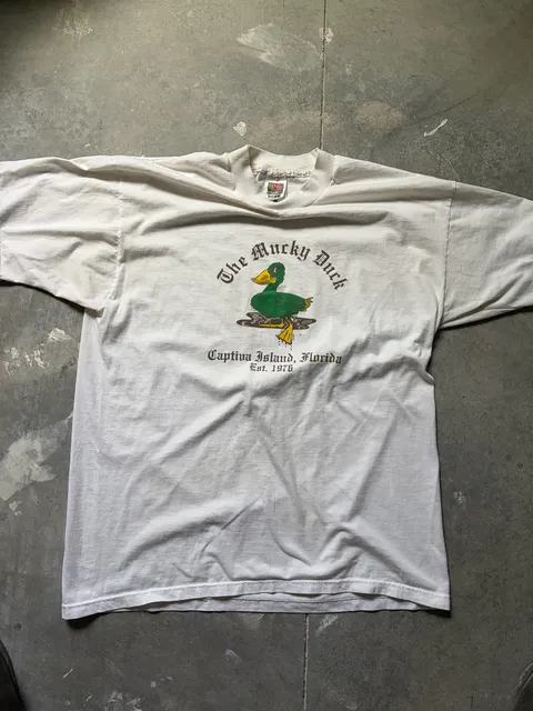 Fruit of the Loom The Mucky Duck T-Shirt Size XL White Vintage Graphic