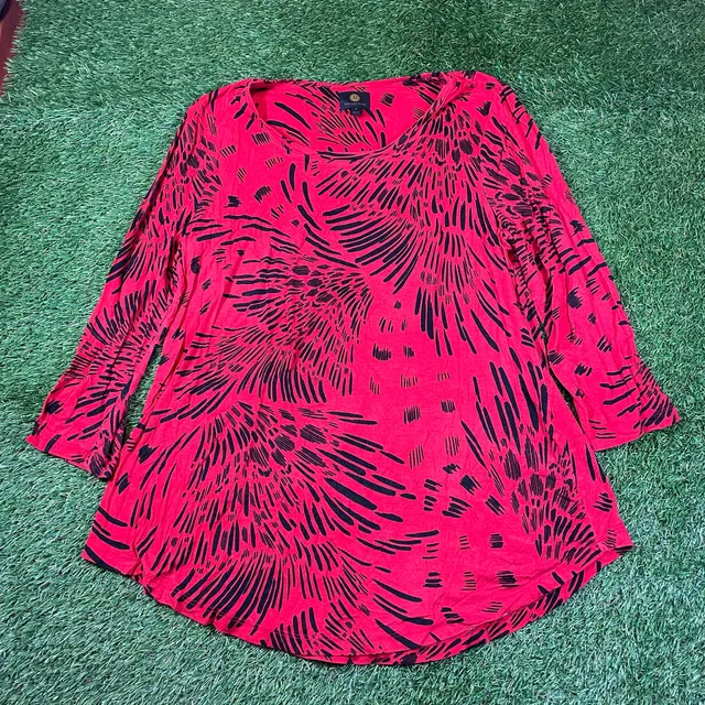 JM Collection Red Black Abstract Top Size M Long Sleeve Scoop Neck