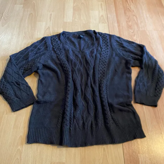 Preswick & Moore Cable Knit V-Neck Sweater