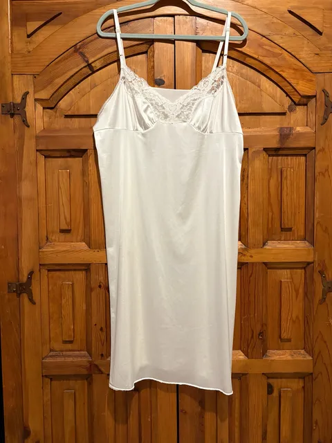 Vintage Vassarette white lace full slip/dress/nightgown. Coquette Bridal