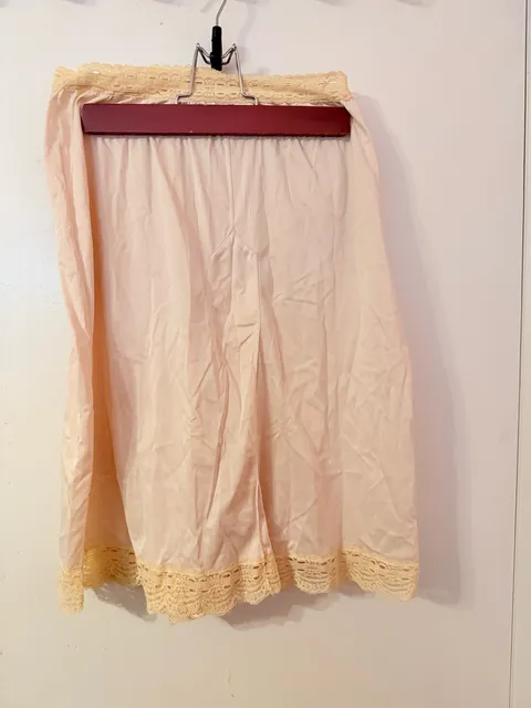 Olga Secret Hug Panti-Slip Size L Beige Nylon Lace Trim Vintage 939A