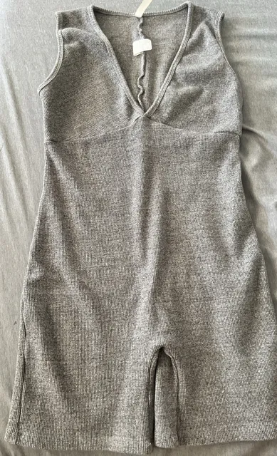 JOVA Romper Size Large Gray Ribbed V-Neck Sleeveless