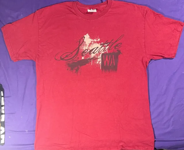 Hanes Seattle WA Graphic T-Shirt Size Large Red Heavyweight
