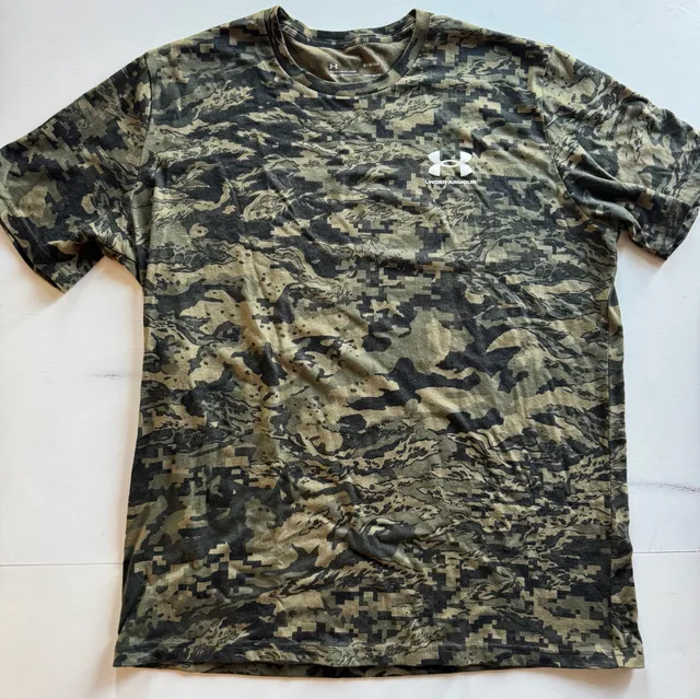 Under Armour Heatgear Camo T-Shirt Size Large Green Loose