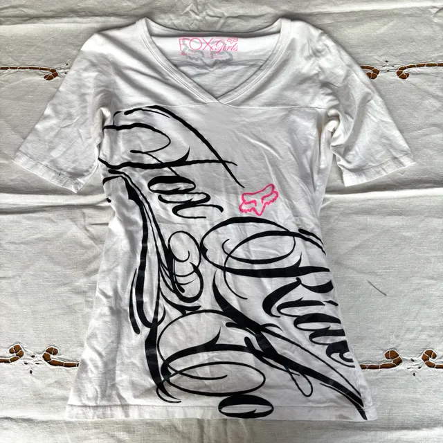 Fox Girls T-Shirt White V-Neck Graphic 2000s Y2K