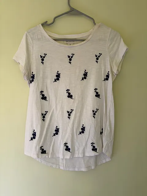Liz Claiborne Embroidered Floral T-Shirt Size S White