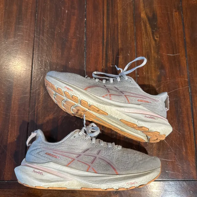 Asics GT-2000 13 Grey Running Shoes Size 9 Women’s