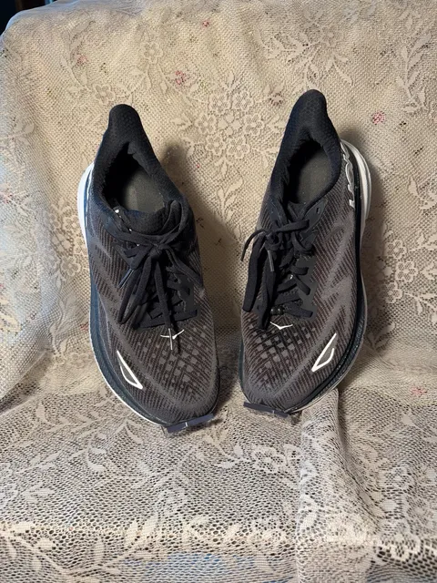 Hoka One One Clifton 9 Size 10B Black Running Shoes