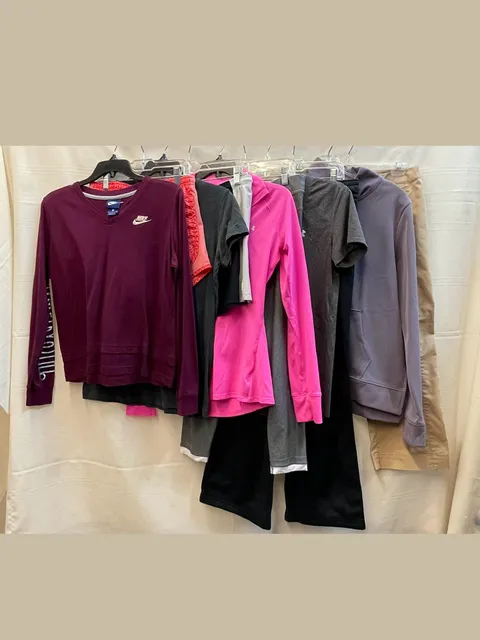 9pc Women’s S Small 4-6 Bundle Nike Under Armour Athletic Clothing Tops Bottoms 