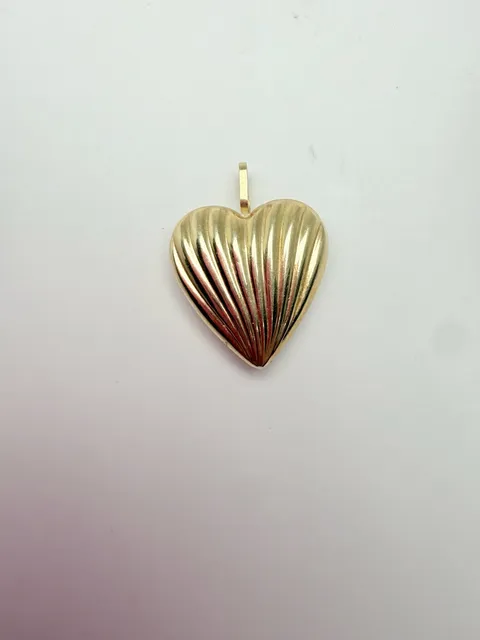Timeless Vintage 14k Yellow Gold Heart Pendant!