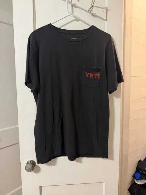 YETI Born In ATX Pocket T-Shirt Medium Black Graphic Tee