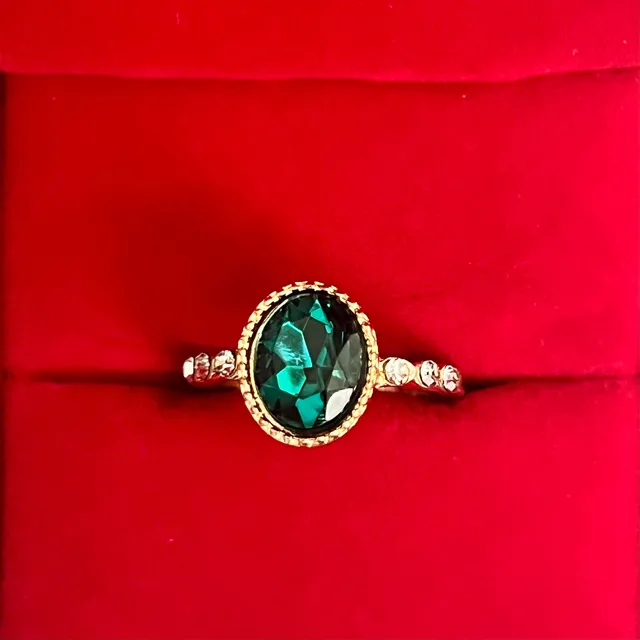 Vintage Gold Tone Green Crystal Oval Cocktail Ring Size 7