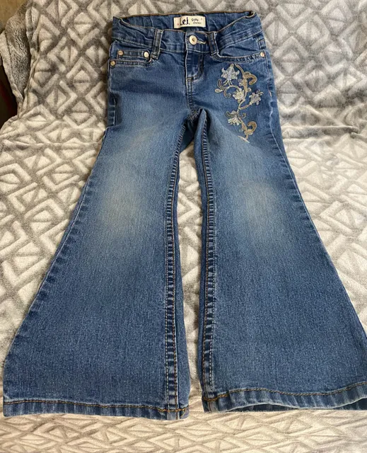 L.E.I. Gabby Lowrise Girls Flare Jeans Size 6 Embroidered Floral Denim