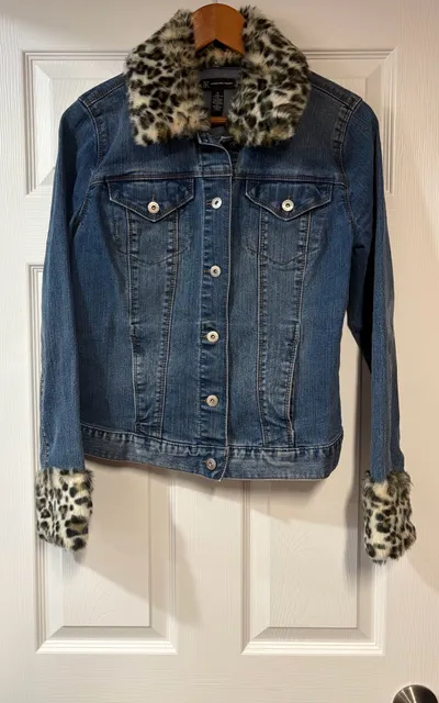 INC International Concepts Denim Jacket Size M Faux Fur Collar