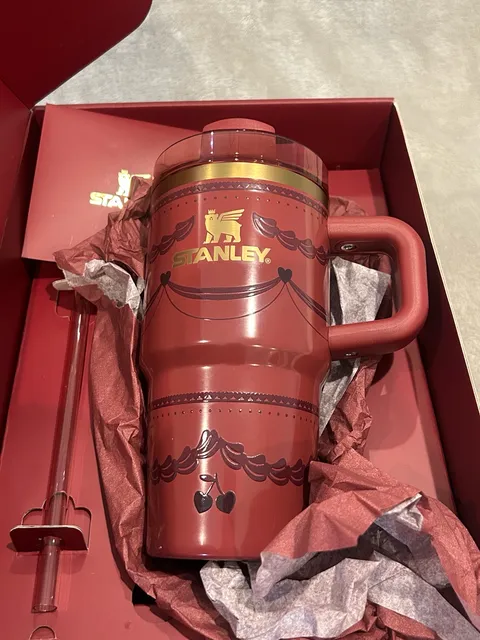 Stanley Quencher H2.0 FlowState Tumbler 20 oz Red Velvet Cake
