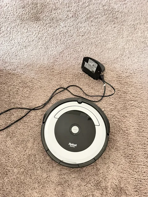 Irobot Roomba 690 Robot Vacuum Cleaner With Charging Base