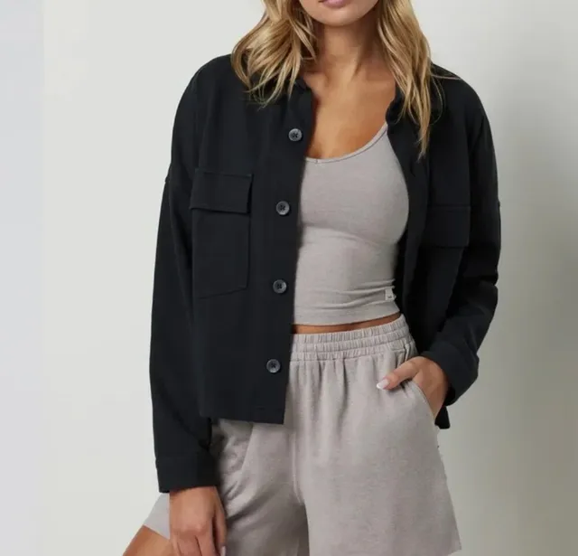 Vuori Mackenzie Cropped Shirt Jacket Black