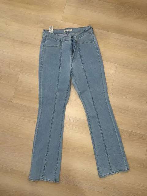 Levi's 725 High Rise Bootcut Jeans Size 31 Light Wash Front Seam