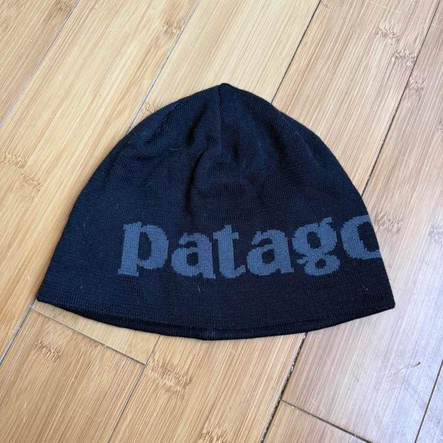 Patagonia Black Gray Beanie Hat Logo