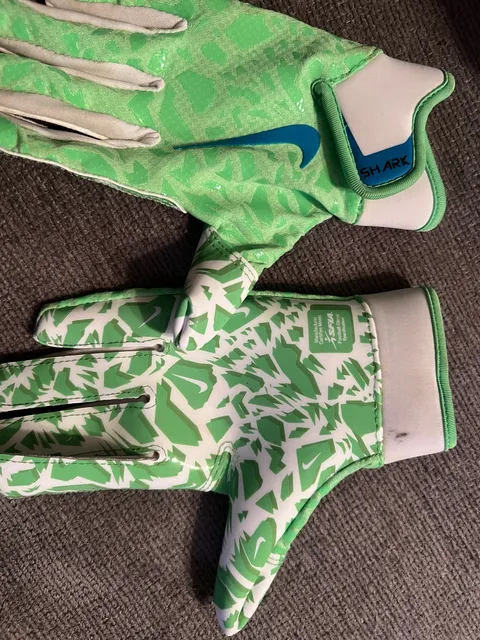 Nike Shark 2.0 Football Gloves Green White