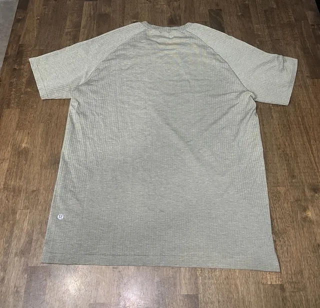 Lululemon Metal Vent Tech Short Sleeve Shirt Size L Green