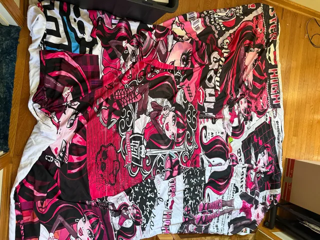 Monster High Draculaura duvet cover Pink Black White