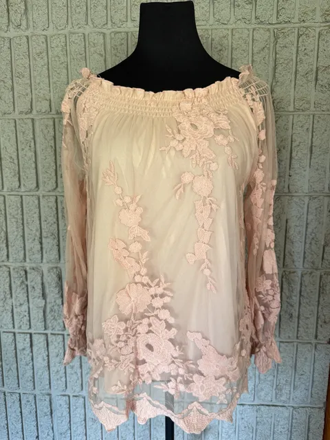 910 Marled Reunited Clothing Blouse Size M Rose Lace