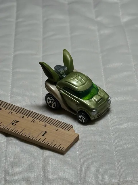 Hot Wheels Star Wars Yoda Character Car Green