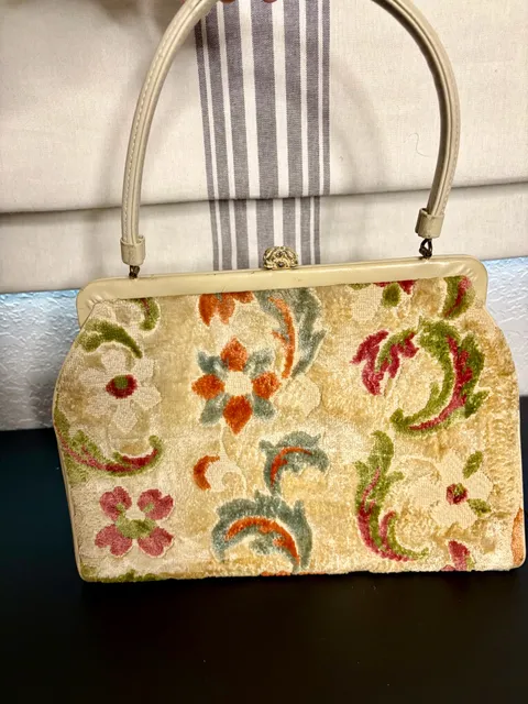 Vintage Floral Tapestry Carpet Bag Handbag L & M handbag from the 1950-1960’s