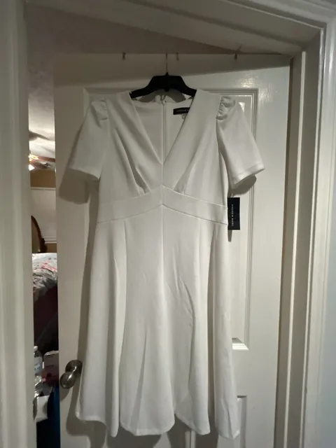 Andrew Marc Dress Size 14 White V-Neck Short Sleeve Fit & Flare