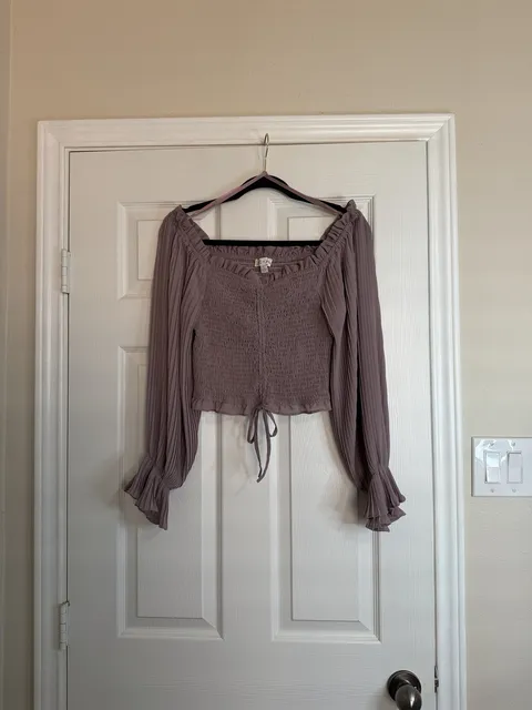 She + Sky Long Sleeve Smocked Blouse Size L Mauve Cropped Top