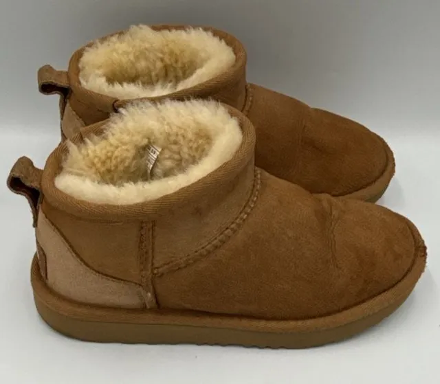 Ugg Classic Ultra Mini Boots Chestnut Suede
Size 13 Y
#889