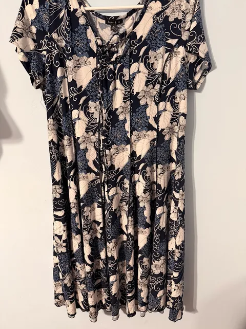 Sami & Jo Dress Size XL Navy Blue Floral Print Short Sleeve Midi